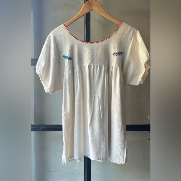 Lovely Vintage Mexican Embroidered Floral Blouse - Picture 2 of 2